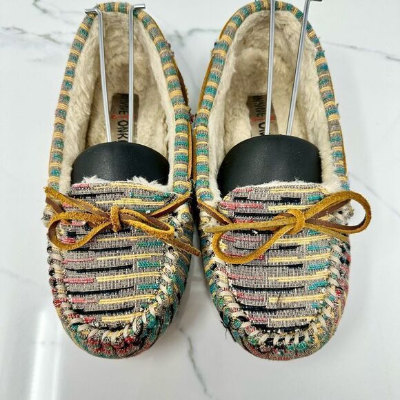 Minnetonka Multi-color Slippers- Size 6 - Picture 5 of 14
